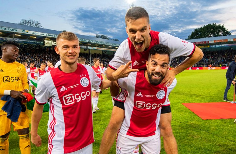 双后腰的 双后腰的